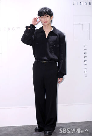 Jung Hae-in Exudes Chic Vibes in All-Black Look