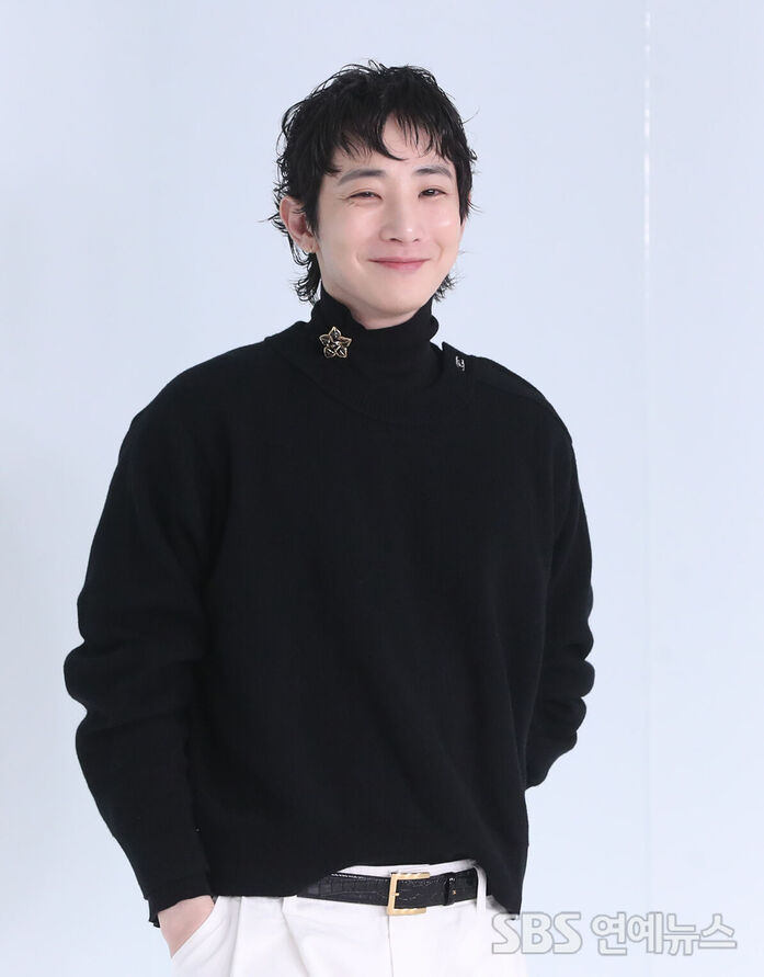 Lee Soo-hyuk's Cute, Boyish Smile