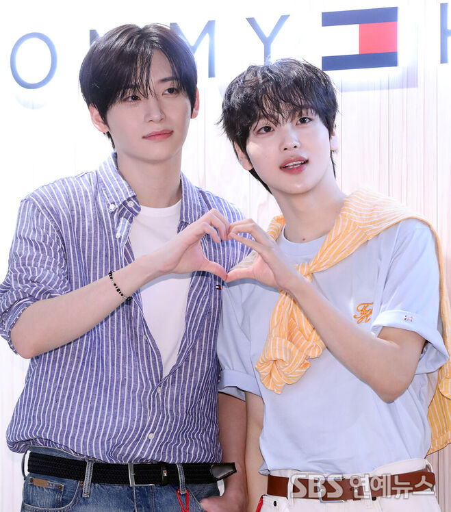 CRAVITY's JUNGMO and HYEONGJUN Pose With a 'Bromance Heart'