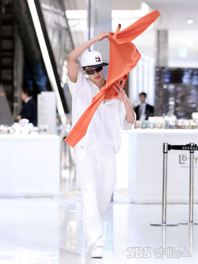 ALLDAY PROJECT's TARZZAN Walks the Shopping Mall Runway