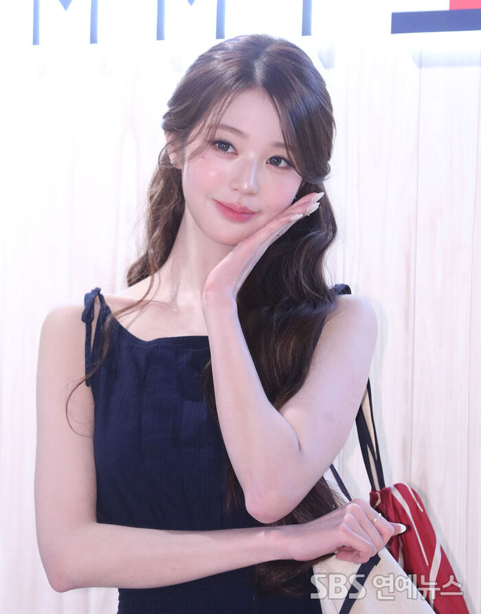 IVE's JANG WONYOUNG Is a Radiant Spring Flower Fairy