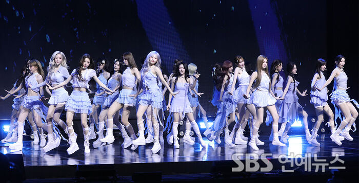 tripleS: The Girls Who Fill the Stage