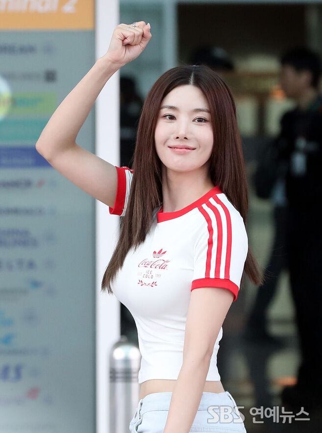 KWON EUNBI Cheers on South Korea's National Football Team