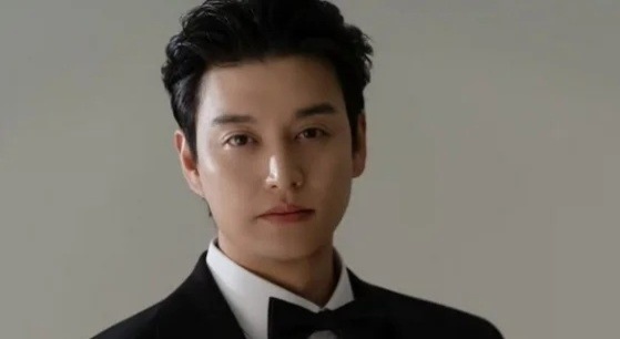 유키스 일라이, 지연수와 이혼 6년 만에 재혼 발표…"힘들 때 지켜준 사람"