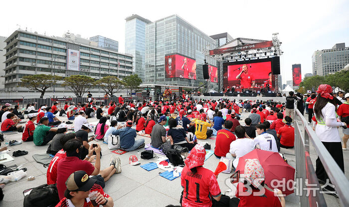 No Brain's Gwanghwamun World Cup Cheering (Photo=Getty Images Korea)