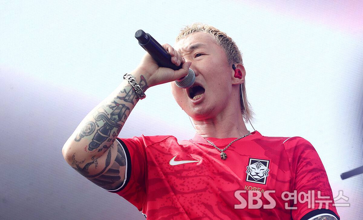 No Brain's World Cup cheering at Gwanghwamun (Photo=Getty Images Korea)
