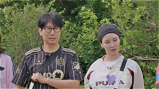 월드컵 열기 이어받은 '런닝맨'표 축구 전지훈련…송지효, 호나우지뉴 닮은꼴?
