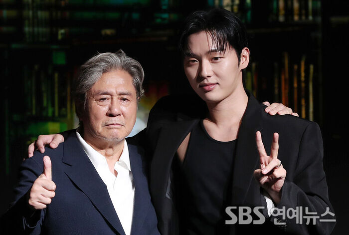 Choi Minsik and Choi Hyun-wook: 'We're Arm-in-Arm Buddies'
