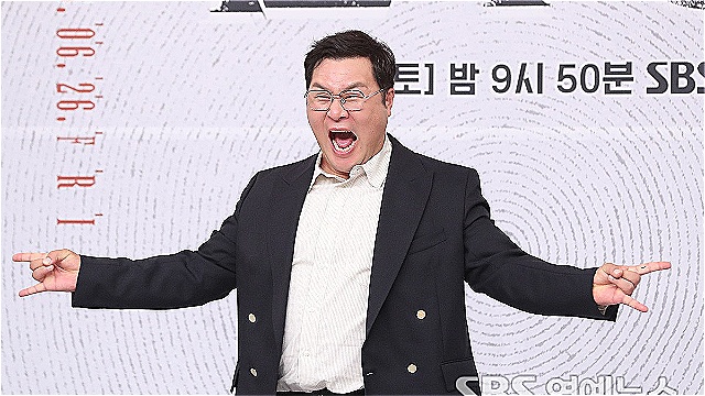 "텍스트인데도 시끄러워"&hellip;'김부장' 윤경호, 시청률 15% 돌파에 '13시간 묵언수행' 공약 앞두고 폭풍 업로드
