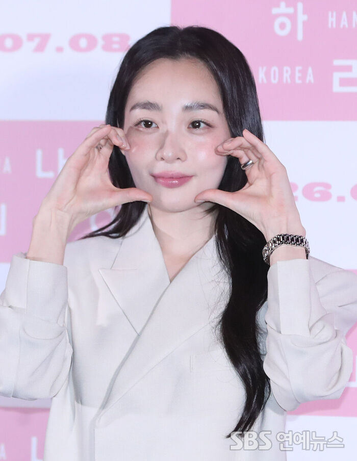 Kim Min-ha Shines at the Press Screening of Her Upcoming Film 'Hana Korea'