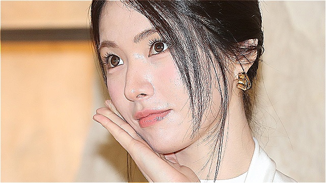 Hayoung Captivates at Fashion Brand Event in Garosu-gil