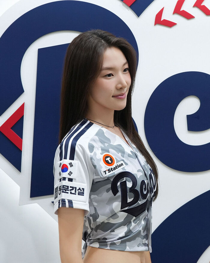 Single's Inferno 5 Star Choi Min-a-su Stuns as Doosan Bears' Latest First-Pitch Fairy