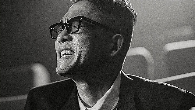 김건모, 첫 기타 연주로 전한 위로&hellip;10년 만의 신곡 '어디쯤 가고 있을까'