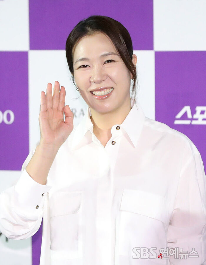 Yeom Hye-ran, the Winner of Best Supporting Actress at the Blue Dragon Series Awards