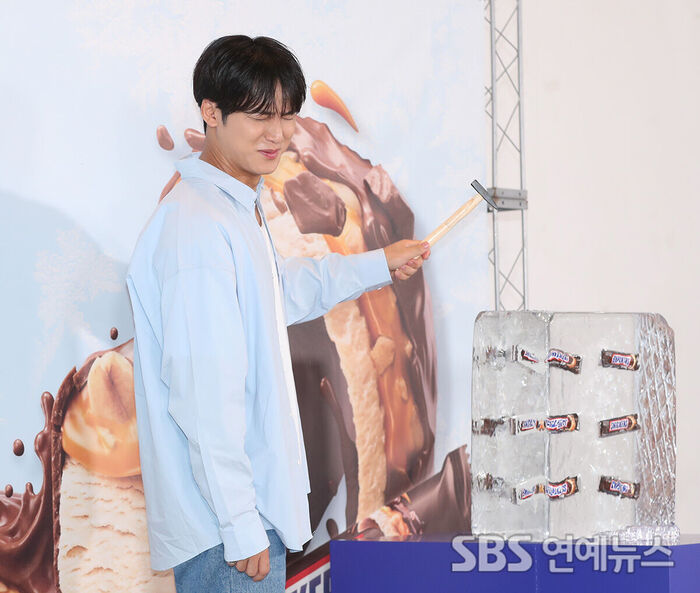 SEVENTEEN MINGYU Breaks the Ice at Chocolate Brand Event