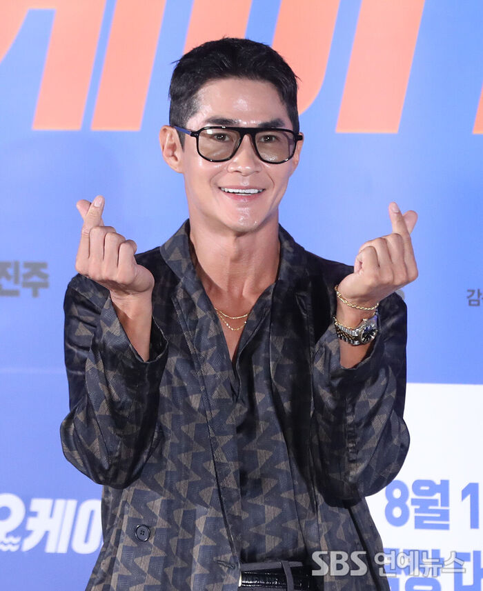 Bae Jung-nam Strikes a Heart Pose at 'OK! MADAM: BON VOYAGE' Production Briefing