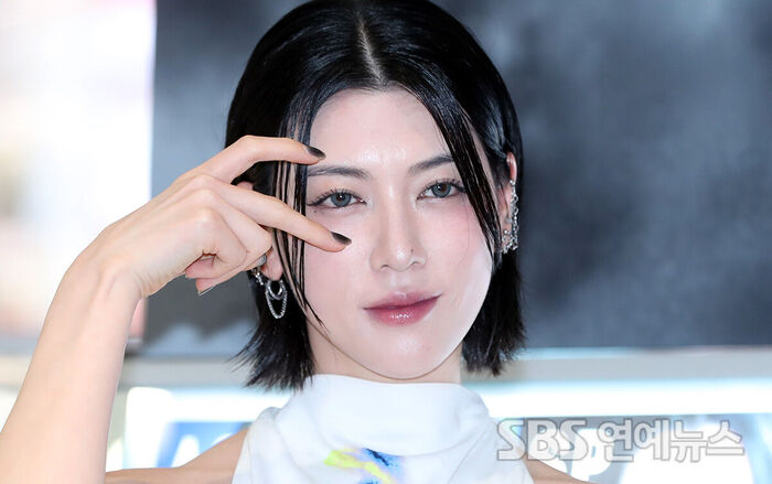 Miyoshi Ayaka Captivates with Her Mesmerizing Gaze at Brand Event