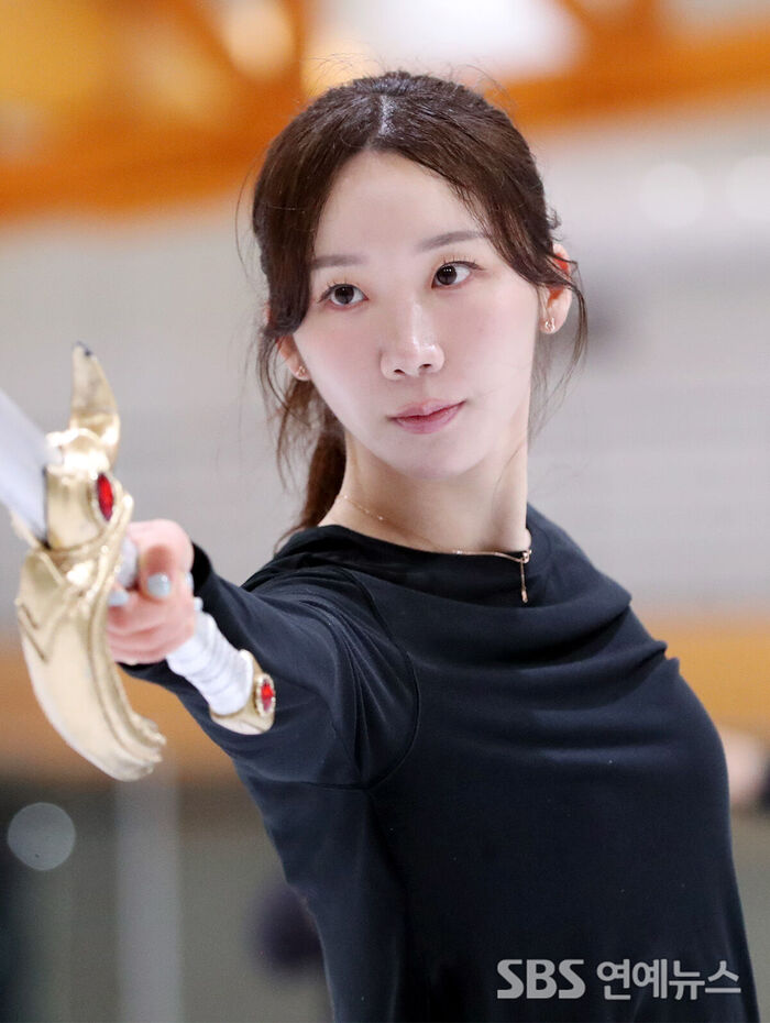 Kim Yelim Brings Intense Gaze to the Ice for 'Solo Leveling on ICE'