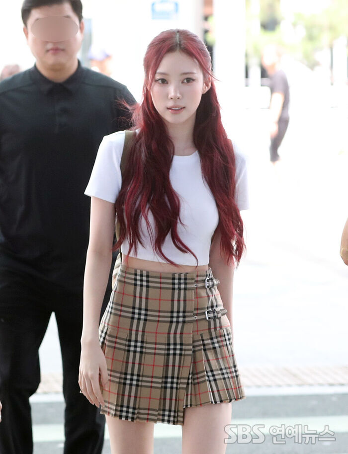 MEOVV's NARIN Stuns With Striking Wine-Colored Hair