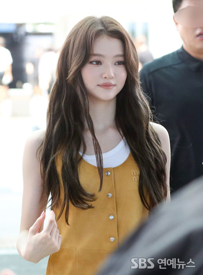 MEOVV's ELLA is a 'Radiant Flower in the Midst of Summer'