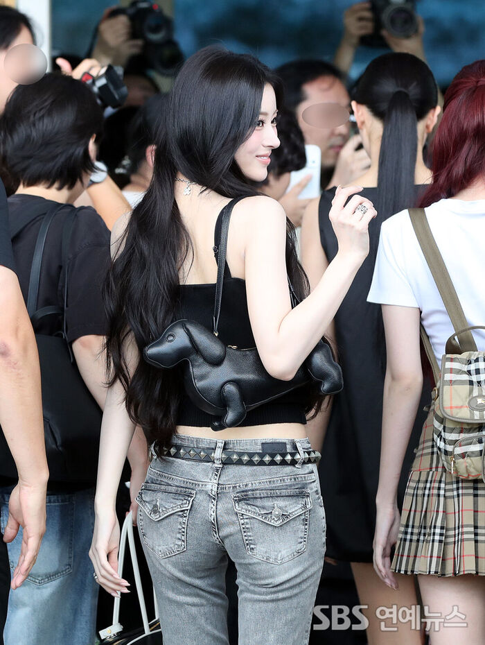 MEOVV's ANNA Stuns at Incheon Airport En Route to Taipei