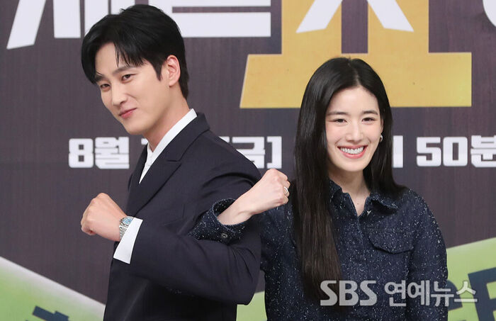 Ahn Bohyun and Jung Eun-chae Light Up Press Conference for 'Flex X Cop 2'