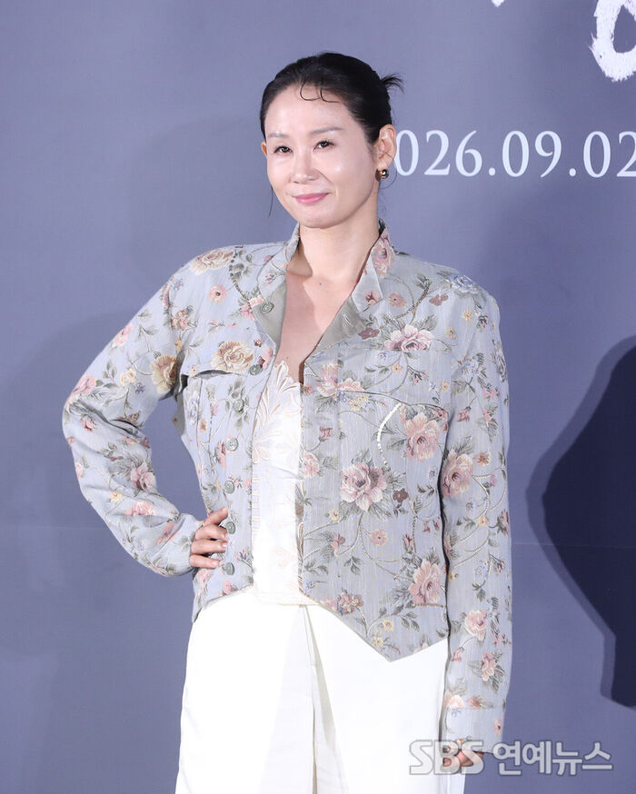 Kim Sunyoung Shines in Floral Patterns at 'Portrait of A Family' Production Presentation