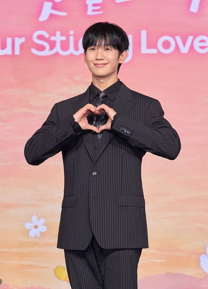 Jung Hae-in Transforms Into Ultimate Romantic Lead in 'Our Sticky Love', Admits He Has "Not Much Dating Experience"