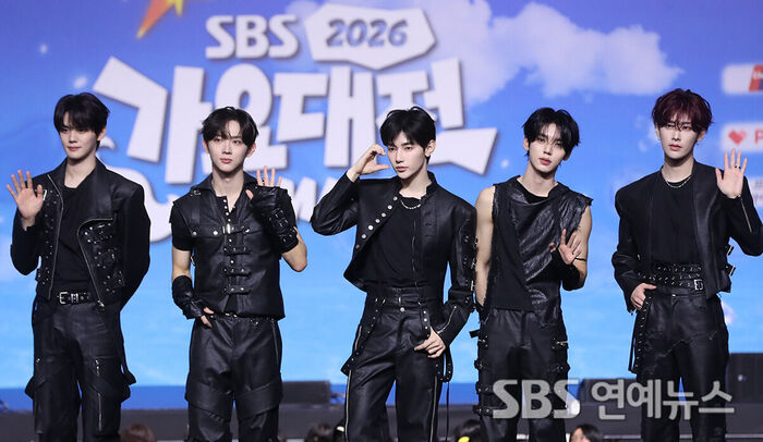 AND2BLE Radiates Charisma in All-Black at '2026 SBS Gayo Daejeon Summer' Blue Carpet
