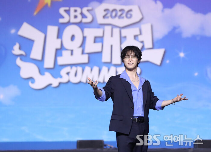 SEVENTEEN's Dino Rocks the Blue Carpet at '2026 SBS Gayo Daejeon Summer'