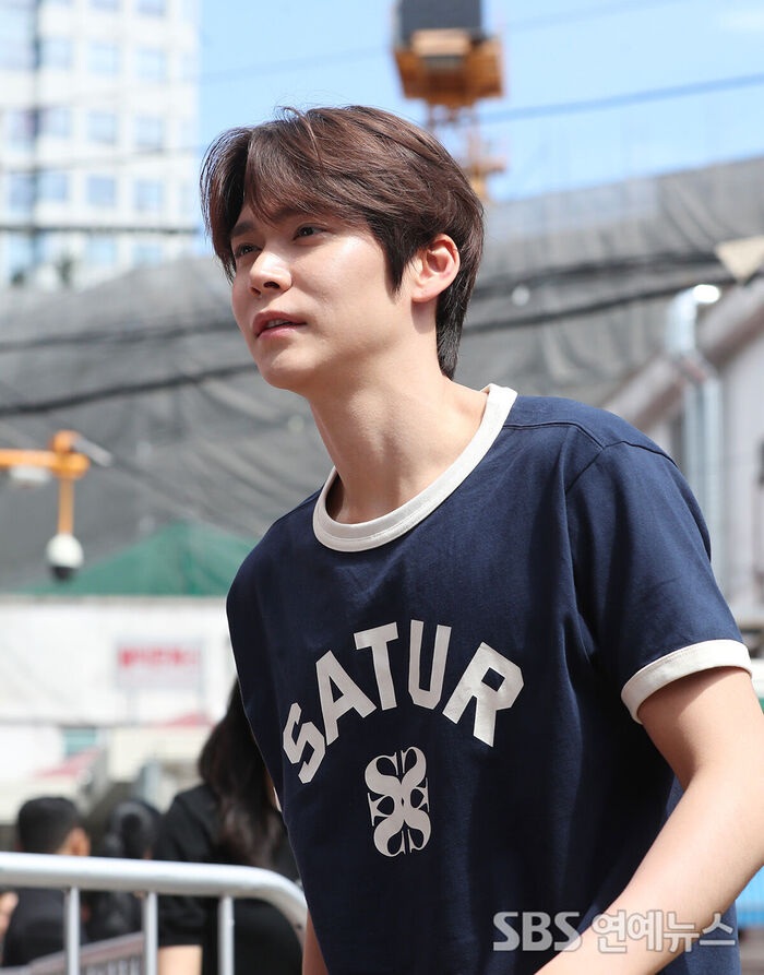 RIIZE EUNSEOK Brightens Up Seongsu-dong
