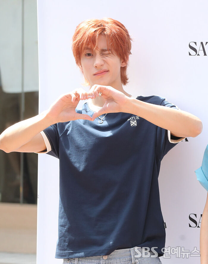 RIIZE ANTON Stuns Everyone with a Wink at Seongsu-dong Photo Wall