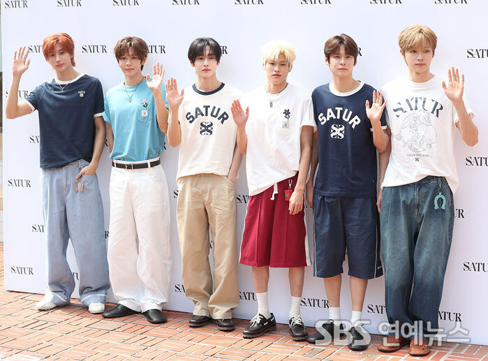 RIIZE Flashes Effortless Youthful Charm in Simple T-Shirts