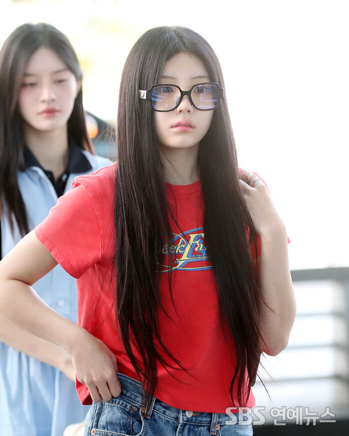 ILLIT's WONHEE Rocks 'Oversized Glasses' Airport Look