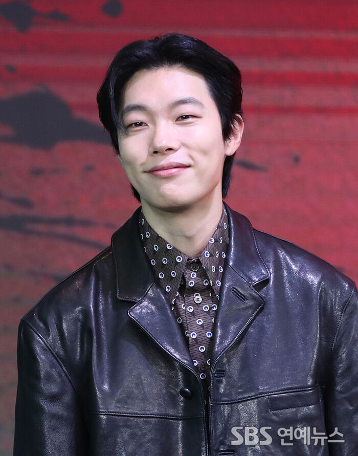 Ryu Jun Yeol Takes on First Dual Role in Netflix's 'Mousetrap'