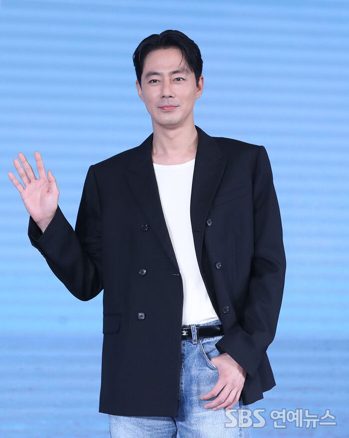 Zo In-sung Steps Out as Sang-woo for 'Possible Love' Press Conference