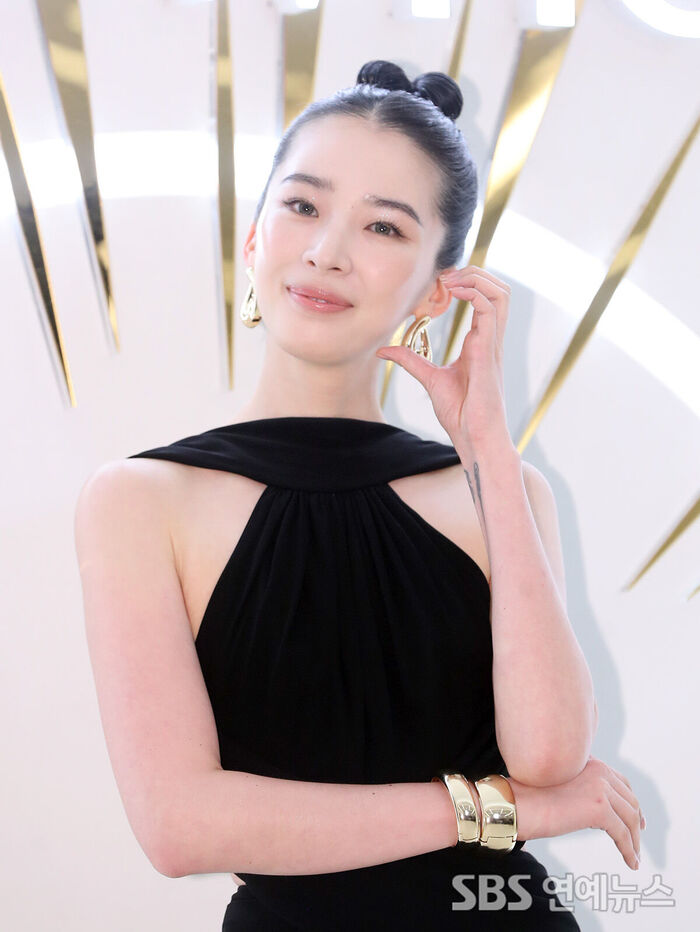 Model Irene Flaunts Effortless Poses at Beauty Brand Event