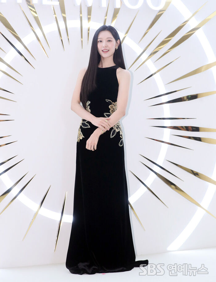 Kim Ji-won Stuns in an Elegant Dress Fit at Photowall Event