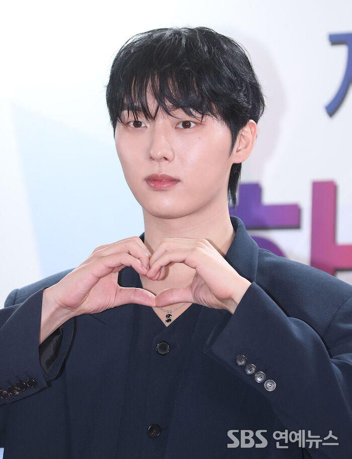 Choi Hyun-wook Shines at the Newsis Hallyu Expo Photo Wall