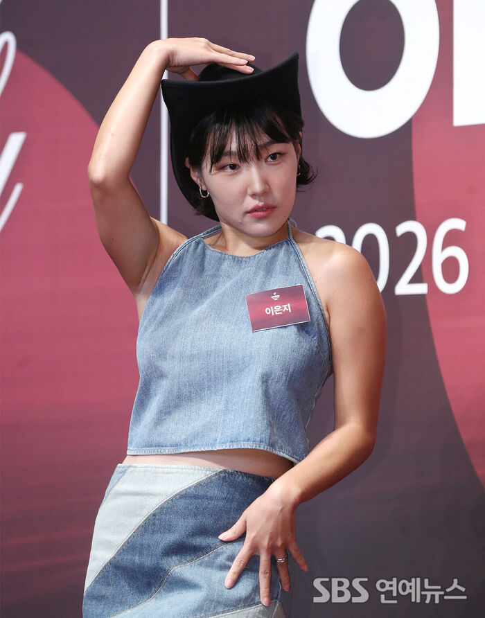 Lee Eunji Channels Western Cowgirl Vibes at Brand Awards Photo Wall