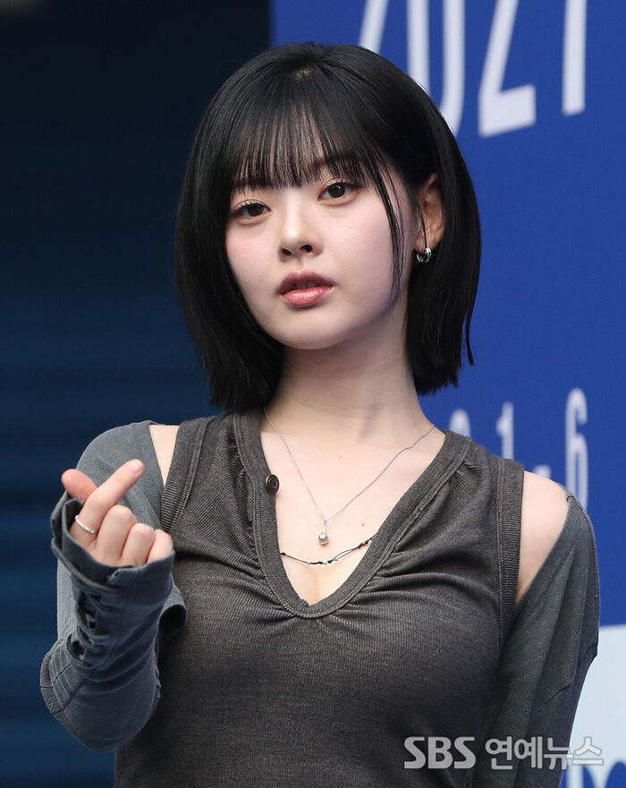 Han Su A Casts a Spell With Her Hypnotic Gaze