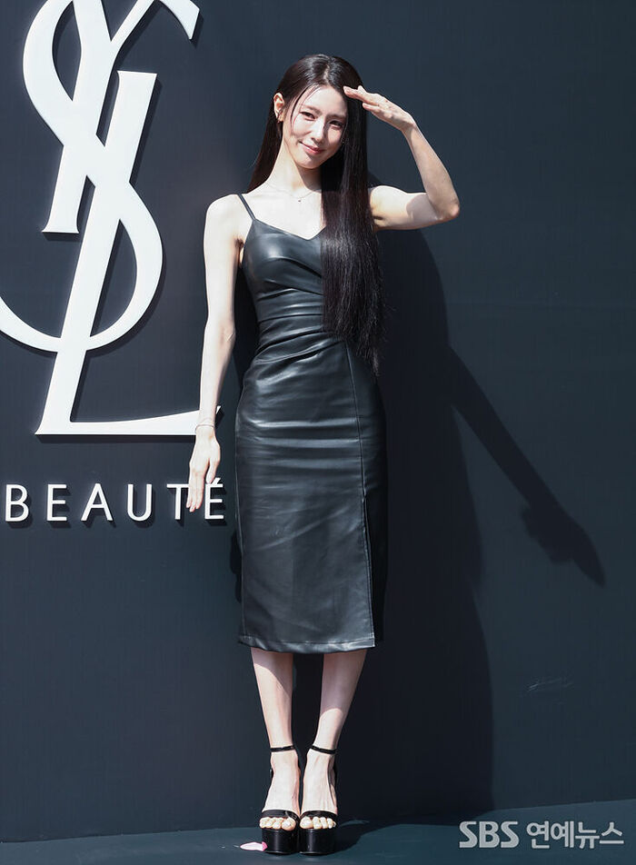 i-dle's MIYEON Shines With Fresh Visuals Under the Hot Sun