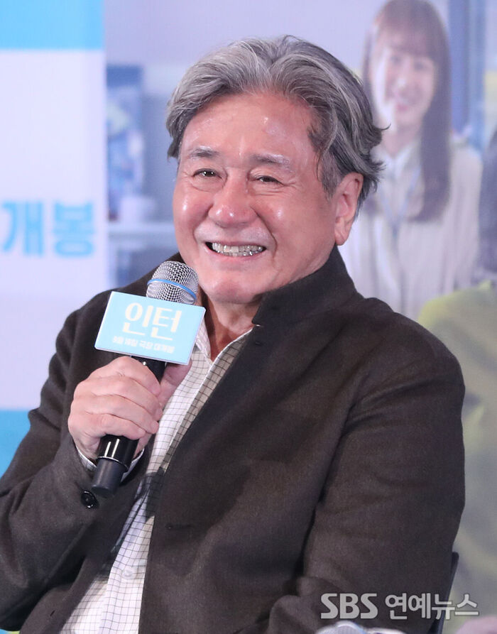 Choi Minsik at 'The Intern' Press Conference: 'Greeting as a 37-Year Veteran Silver Intern'