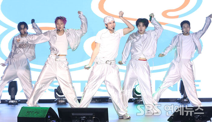 EASTSHINE Delivers Eye-Catching Performance at New Single Showcase