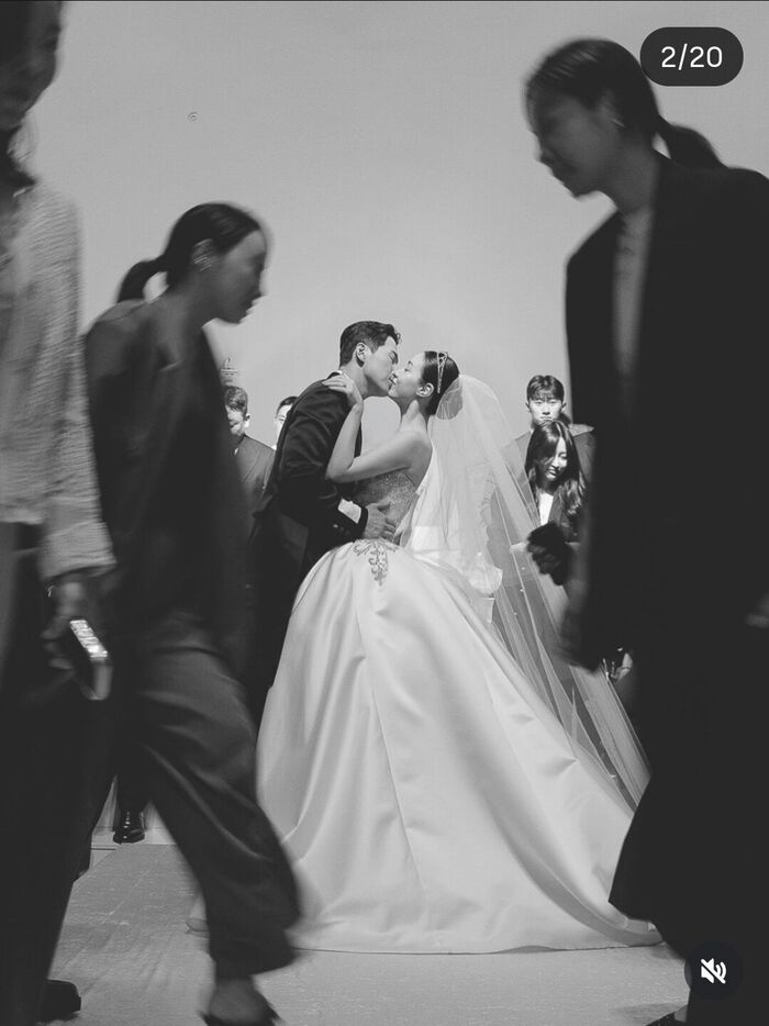 Former T-ARA Hwayoung Ties the Knot and Sets Off for Honeymoon: "I Will Walk Together Through the Shakes As Well'