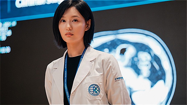 '닥터X' 김지원, 2년 만의 복귀작서 천재 의사 변신&hellip;"수술 장면 술기 직접 배워"