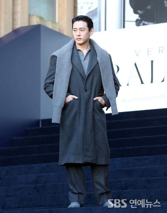Teo Yoo Stuns in Chic Coat Styling