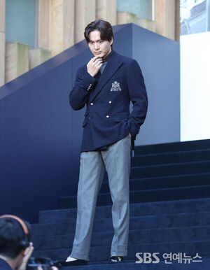 Lee Jin-uk Shows the Definition of Dapper Style