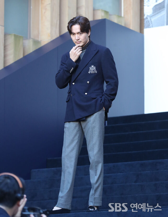 Lee Jin-uk Shows the Definition of Dapper Style