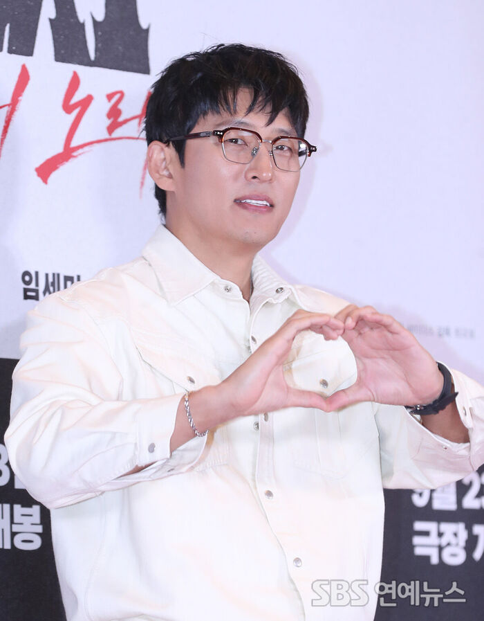 Ko Jun Shows Support for Byun Yohan at 'Tazza: The Song of Beelzebub' VIP Screening